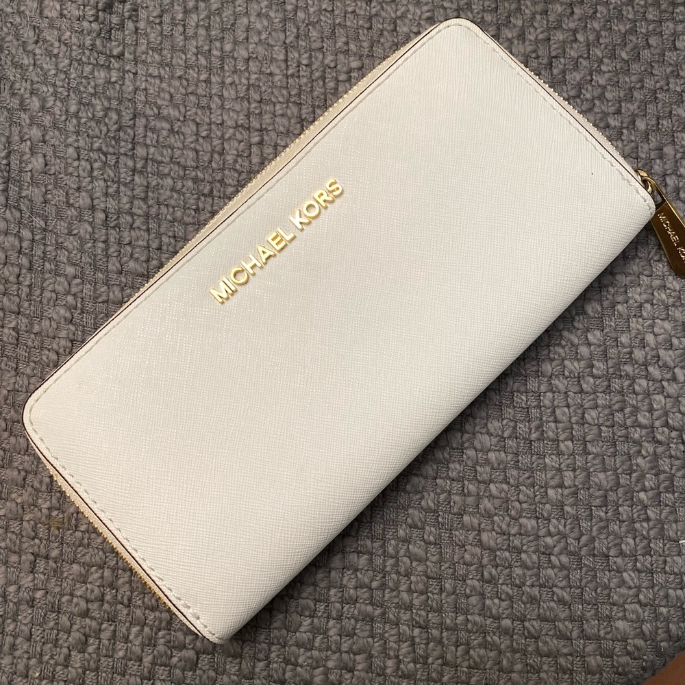 White Michael Kors Saffiano leather wallet